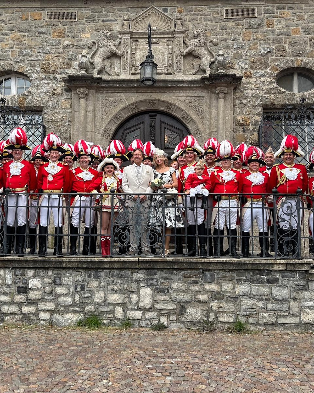 💍 Heute durften wir unseren Kameraden Jürgen Delgoff und seine Karina an ihrem großen Tag begleiten! 🥂❤️
Wie es sich für...