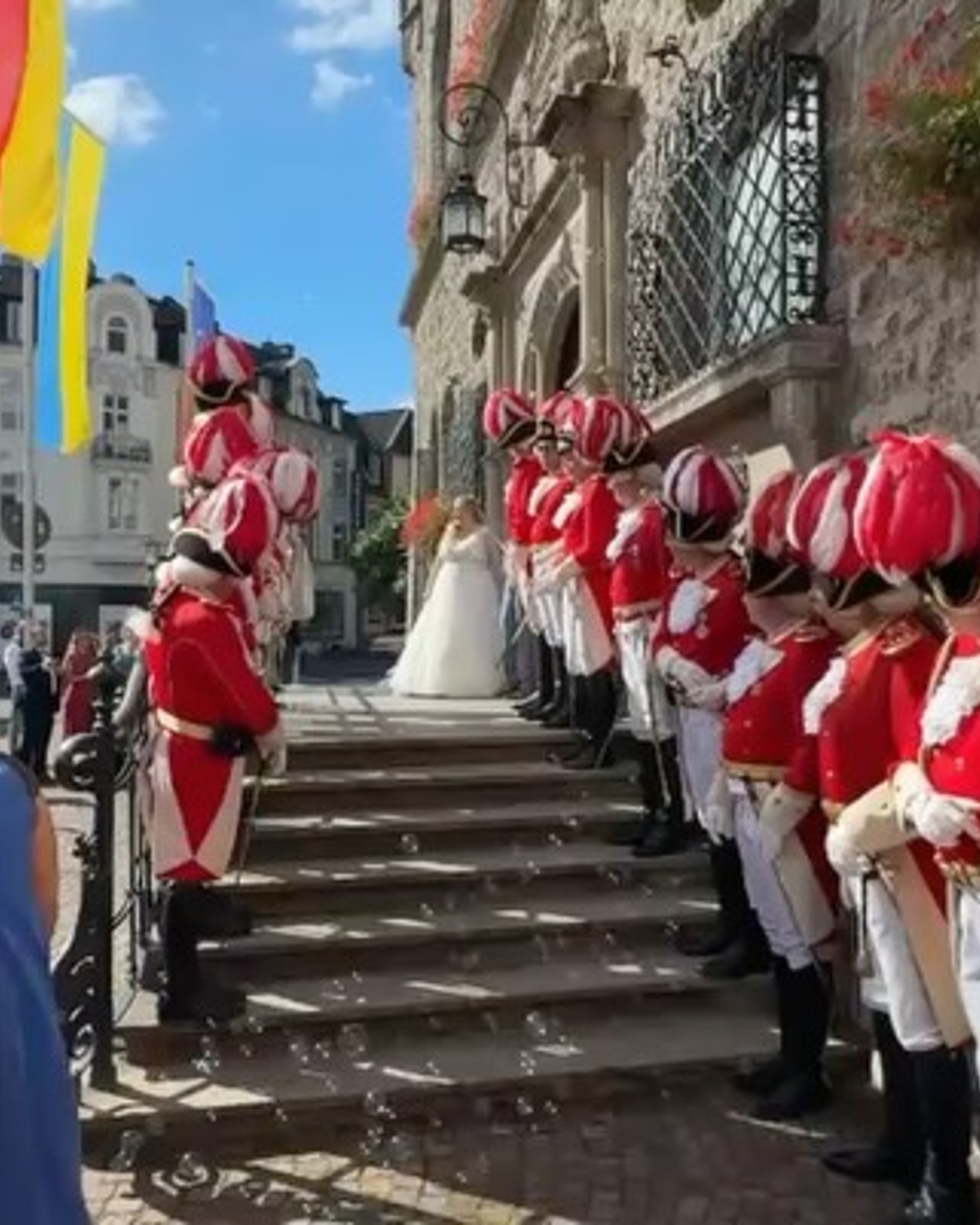 💍 Vor ein paar Tagen hat unser designierter Bauer Maurice seiner Laura das Ja-Wort gegeben – und wir als Prinzengarde...