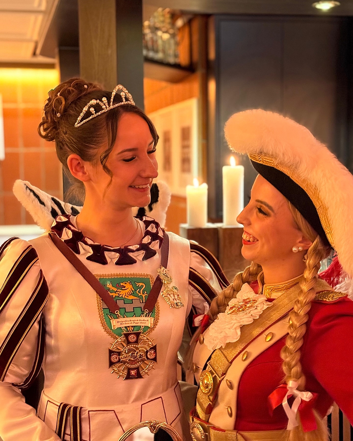 Wir wünschen unseren Mädchen einen frohen Wieverfastelovend 🫶🔥

 @lea_rodenbach @leo_miii

#weiberfastnacht #karneval...